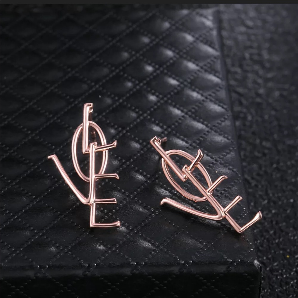 New Women’s Romantic LOVE Stud Earrings - Picture 11 of 12